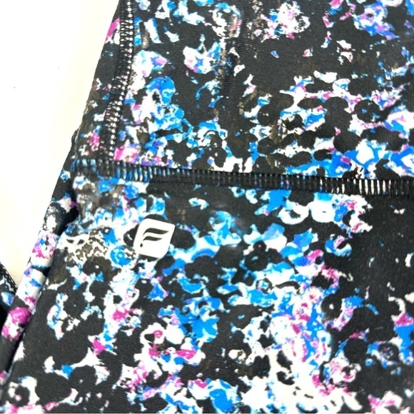 Fabletics Salar Capri Leggings Small Pebble Print Compression Womens Brand New - Picture 6 of 9